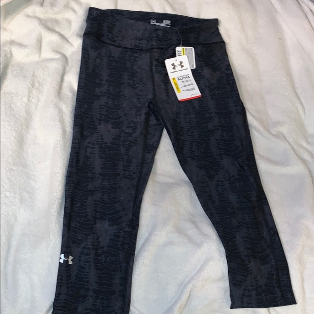 Brand new Under Armor cropped compression pants